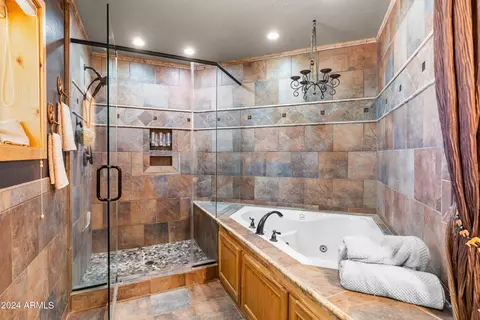 Bath - 1525 W Maddock Rd, Phoenix, AZ 85086 photo 2 of 4