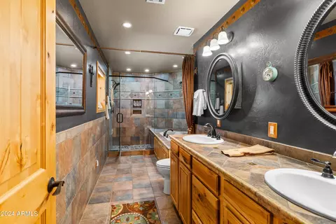 Bath - 1525 W Maddock Rd, Phoenix, AZ 85086 photo 1 of 4
