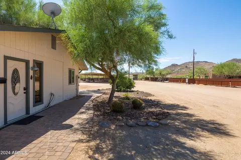 Exterior - 1525 W Maddock Rd, Phoenix, AZ 85086 photo 13 of 26