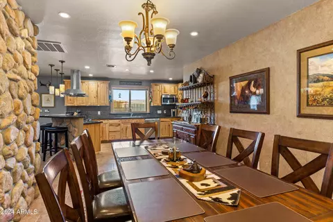 Dining - 1525 W Maddock Rd, Phoenix, AZ 85086 photo 2 of 3