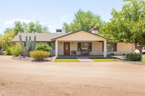 Exterior - 1525 W Maddock Rd, Phoenix, AZ 85086 photo 3 of 26