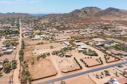 View/Area - 1525 W Maddock Rd, Phoenix, AZ 85086 photo 8 of 10