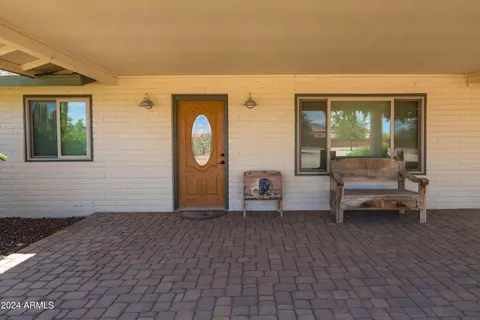 Exterior - 1525 W Maddock Rd, Phoenix, AZ 85086 photo 4 of 26