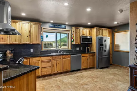 Kitchen - 1525 W Maddock Rd, Phoenix, AZ 85086 photo 1 of 4