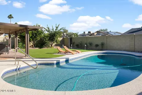 2033 E Carson Dr, Tempe, AZ 85282