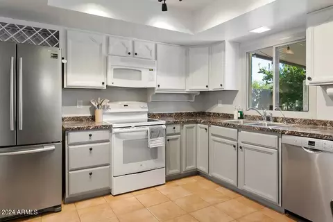 2033 E Carson Dr, Tempe, AZ 85282 photo 4