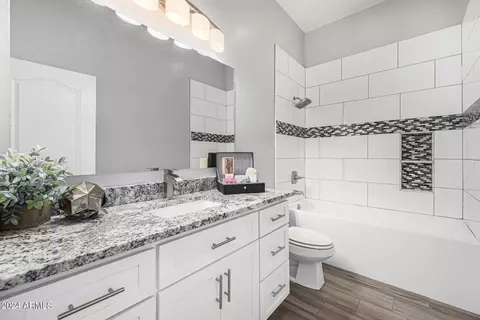 Bath - 2565 E Queen Creek Rd, Gilbert, AZ 85297 photo 3 of 4