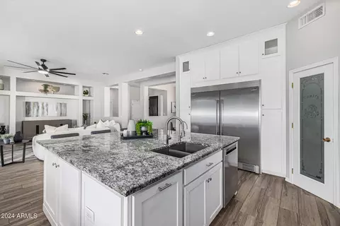 Kitchen - 2565 E Queen Creek Rd, Gilbert, AZ 85297 photo 5 of 8