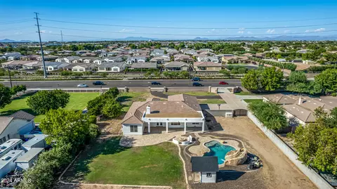View/Area - 2565 E Queen Creek Rd, Gilbert, AZ 85297 photo 4 of 9