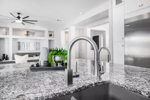 Kitchen - 2565 E Queen Creek Rd, Gilbert, AZ 85297 photo 7 of 8