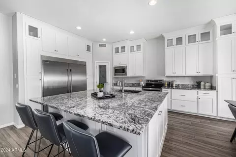 Kitchen - 2565 E Queen Creek Rd, Gilbert, AZ 85297 photo 4 of 8