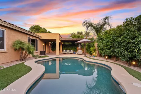 95 W Goldfinch Way, Chandler, AZ 85286