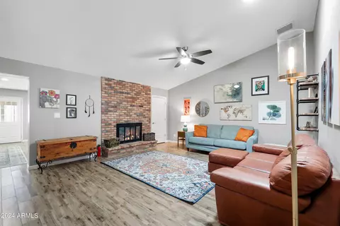 414 W Kerry Ln, Phoenix, AZ 85027 photo 3