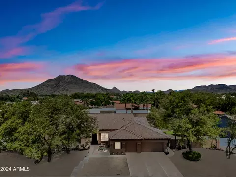 5558 W Creedance Blvd, Glendale, AZ 85310