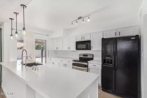 2177 E Apollo Ave, Tempe, AZ 85283 photo 2