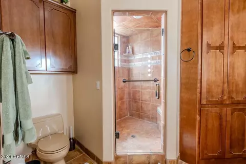 Bath - 844 E Desert Dr, Globe, AZ 85501 photo 4 of 8