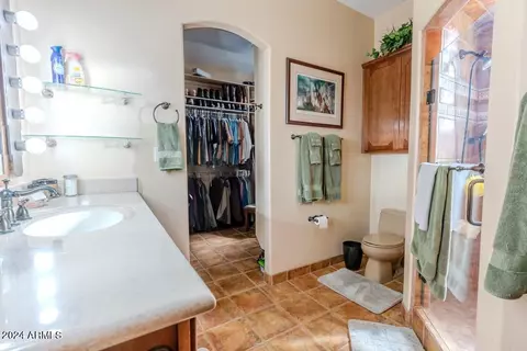 Bath - 844 E Desert Dr, Globe, AZ 85501 photo 3 of 8