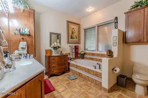 Bath - 844 E Desert Dr, Globe, AZ 85501 photo 2 of 8