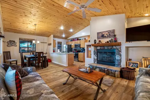2708 High Pine Loop, Overgaard, AZ 85933