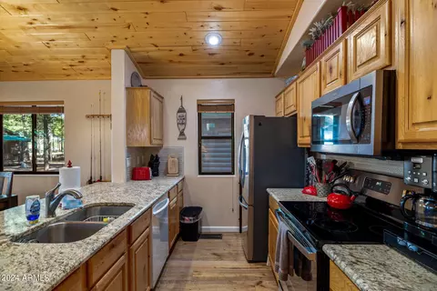 2708 High Pine Loop, Overgaard, AZ 85933 photo 11