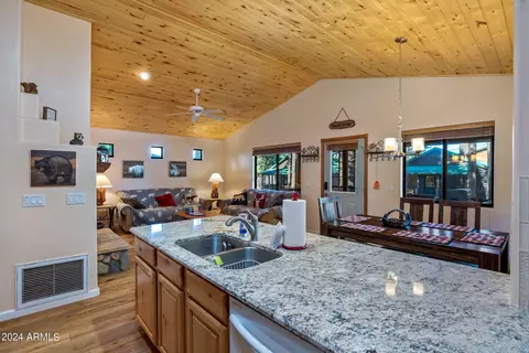 2708 High Pine Loop, Overgaard, AZ 85933 photo 12