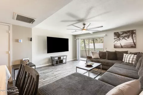 1601 W Sunnyside Dr #124, Phoenix, AZ 85029