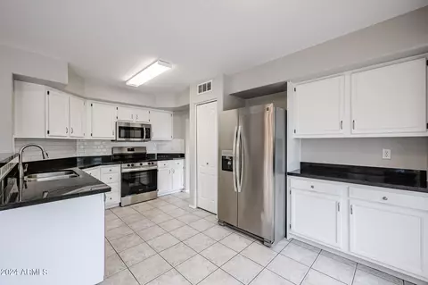 4502 E Bannock St, Phoenix, AZ 85044 photo 4