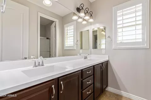 Bath - 4535 E Walter Way, Phoenix, AZ 85050 photo 6 of 6