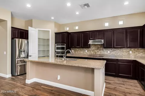 Kitchen - 2982 E Derringer Way, Gilbert, AZ 85297 photo 3 of 4