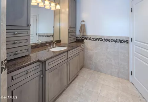Bath - 1065 E Sandpiper Dr, Tempe, AZ 85283 photo 3 of 5