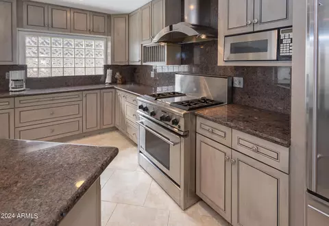 Kitchen - 1065 E Sandpiper Dr, Tempe, AZ 85283 photo 5 of 7