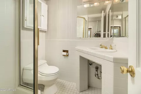 Bath - 3329 N 17th Dr, Phoenix, AZ 85015 photo 2 of 2