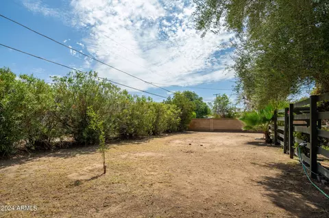 Exterior - 3329 N 17th Dr, Phoenix, AZ 85015 photo 6 of 8