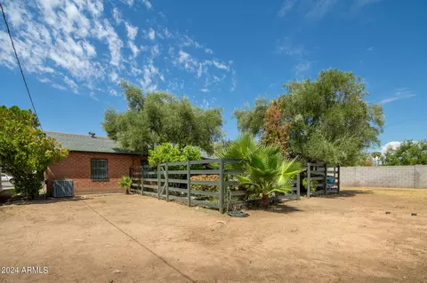 Exterior - 3329 N 17th Dr, Phoenix, AZ 85015 photo 8 of 8