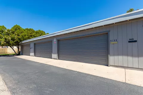 5044 W New World Dr, Glendale, AZ 85302