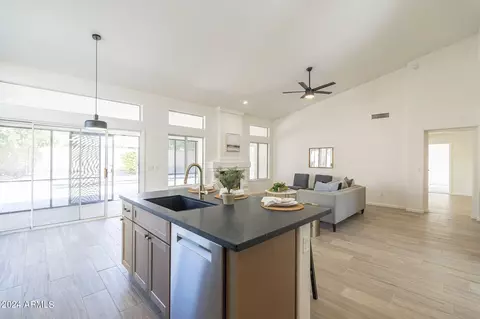 3544 E Topeka Dr, Phoenix, AZ 85050 photo 8