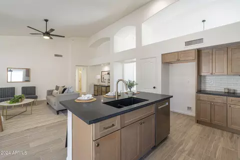 3544 E Topeka Dr, Phoenix, AZ 85050 photo 11