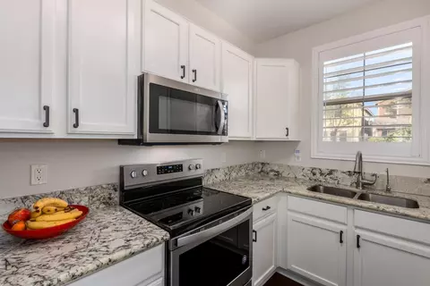 4389 E Selena Dr, Phoenix, AZ 85050 photo 8