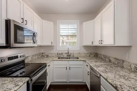 4389 E Selena Dr, Phoenix, AZ 85050 photo 7