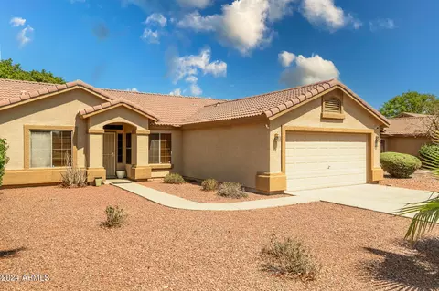 8030 W Hammond Ln, Phoenix, AZ 85043