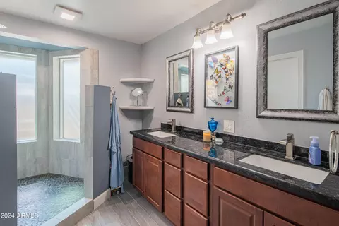 Bath - 3731 Equestrian Trl, Phoenix, AZ 85044 photo 2 of 4