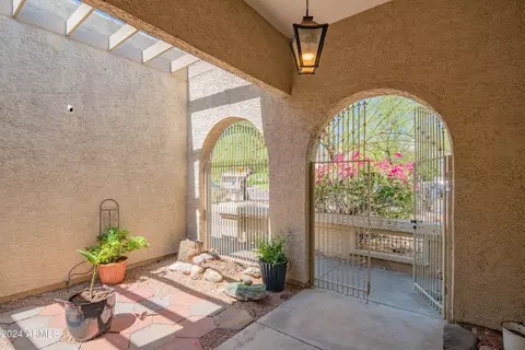 Exterior - 3731 Equestrian Trl, Phoenix, AZ 85044 photo 6 of 37