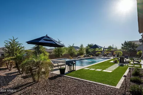 Exterior - 2869 E Cashman Dr, Phoenix, AZ 85050 photo 5 of 28