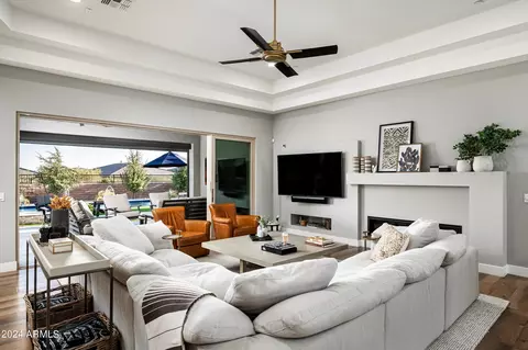 Living - 2869 E Cashman Dr, Phoenix, AZ 85050 photo 2 of 4