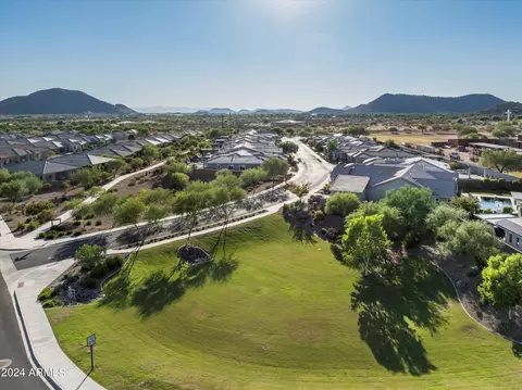 View/Area - 2869 E Cashman Dr, Phoenix, AZ 85050 photo 3 of 10