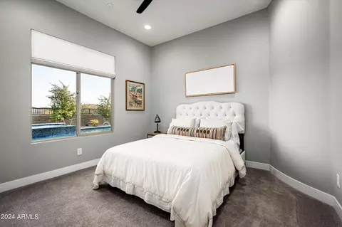 Bedroom - 2869 E Cashman Dr, Phoenix, AZ 85050 photo 4 of 6