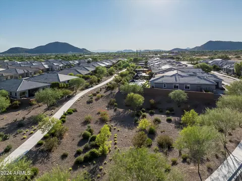 View/Area - 2869 E Cashman Dr, Phoenix, AZ 85050 photo 2 of 10