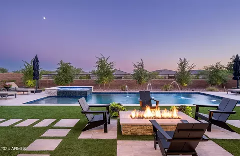 Exterior - 2869 E Cashman Dr, Phoenix, AZ 85050 photo 4 of 28