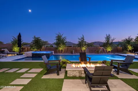Exterior - 2869 E Cashman Dr, Phoenix, AZ 85050 photo 2 of 28
