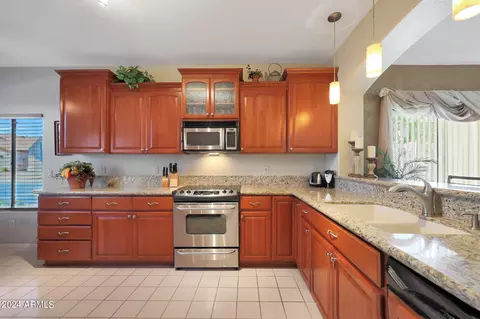 17043 N 43 Pl, Phoenix, AZ 85032 photo 5